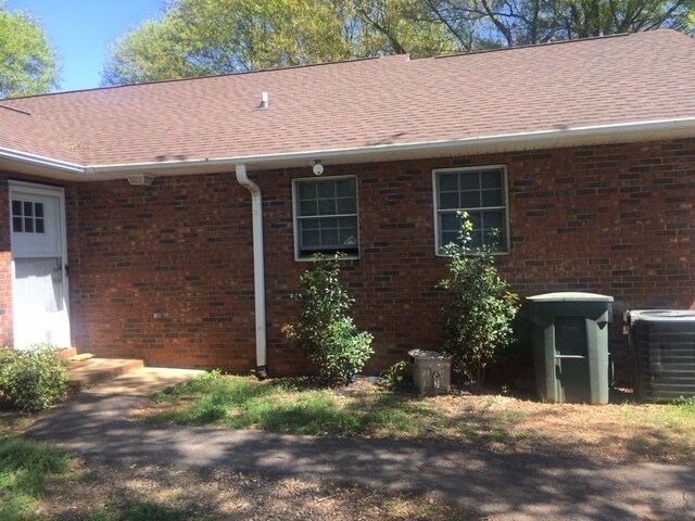 Building Photo - Duplex in growing Boiling Springs