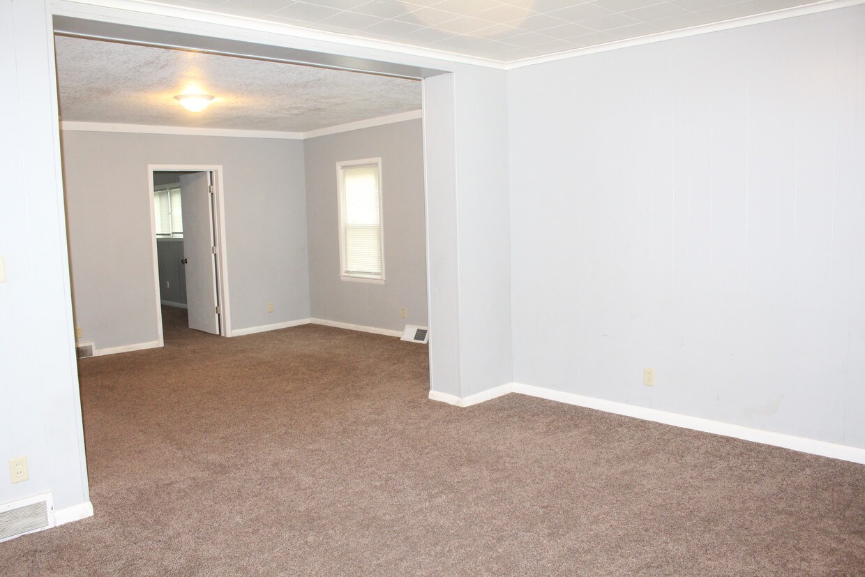 Large Living room areas - 3211 5th Ave
