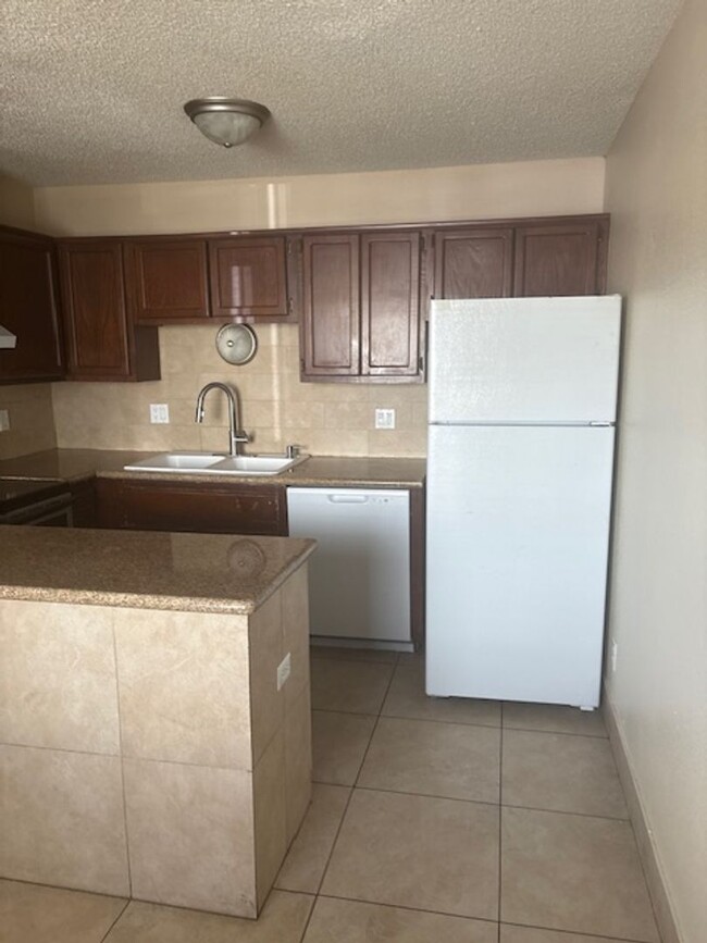 Building Photo - 4223 Zavala St