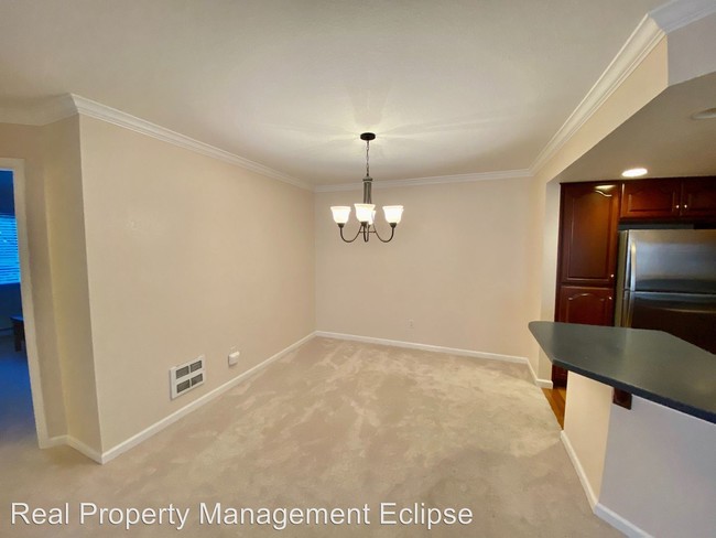 Building Photo - 1250 Bellevue Way NE