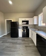 Building Photo - 118 E 14th St