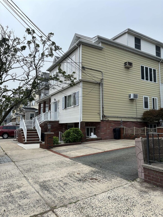 Foto principal - 24 E 31st St