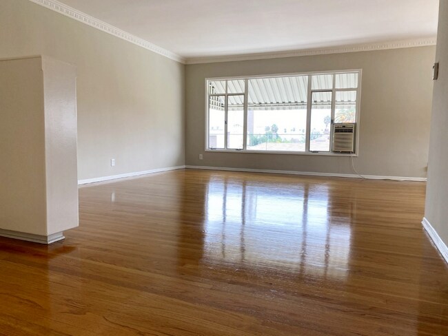 Building Photo - 4700 Los Feliz Blvd