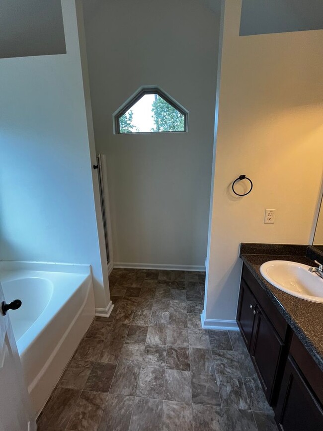 Foto del edificio - Beautiful 4 bedroom 2 bath in Phenix City, AL