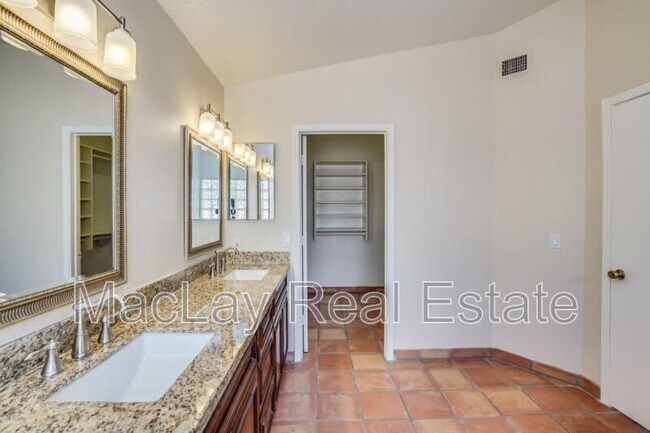 Building Photo - 15851 S 30th Pl