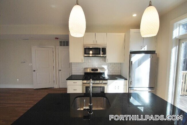 Building Photo - 145 Marcella St