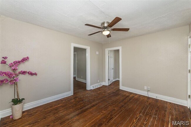 Foto del edificio - 2252 Dawes Pl