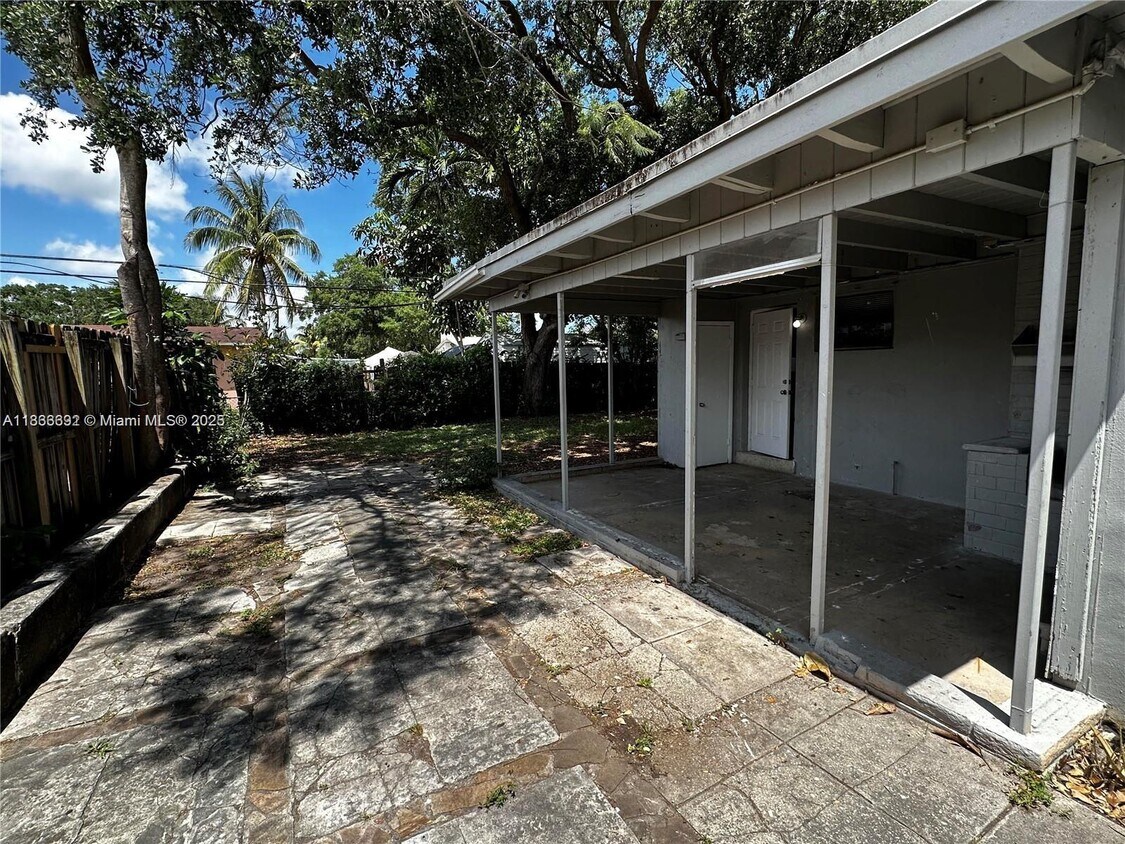 Primary Photo - 31 NE 195th St