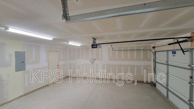 Building Photo - 838 Parc Townes Dr