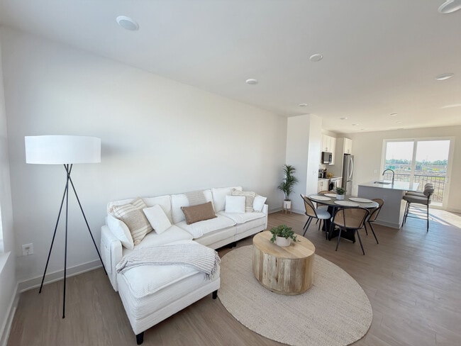 Building Photo - Whitman Villas