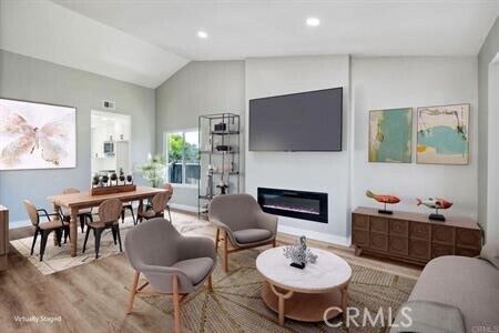 Foto del edificio - 4691 Lofty Grove Dr