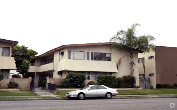 Primary Photo - 10919 Pioneer Blvd