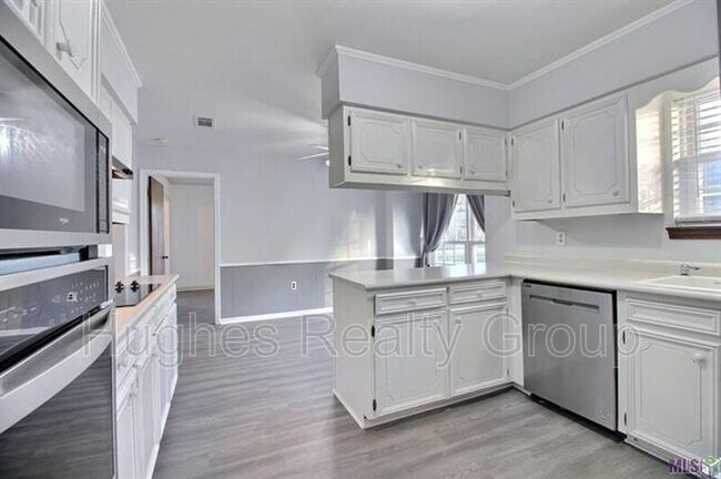 Building Photo - 6216 Ridgemore Dr
