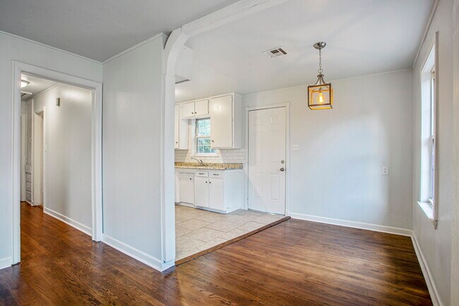 Foto del edificio - 1105 E Lockheed Dr