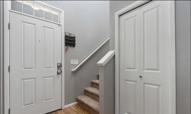 Foto del edificio - Large 4 bedroom home-Pet friendly!