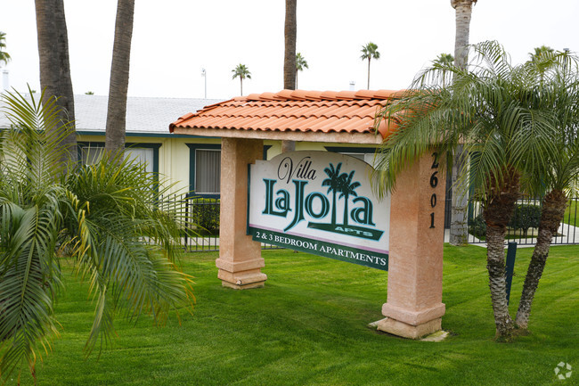 Building Photo - Villa La Jolla