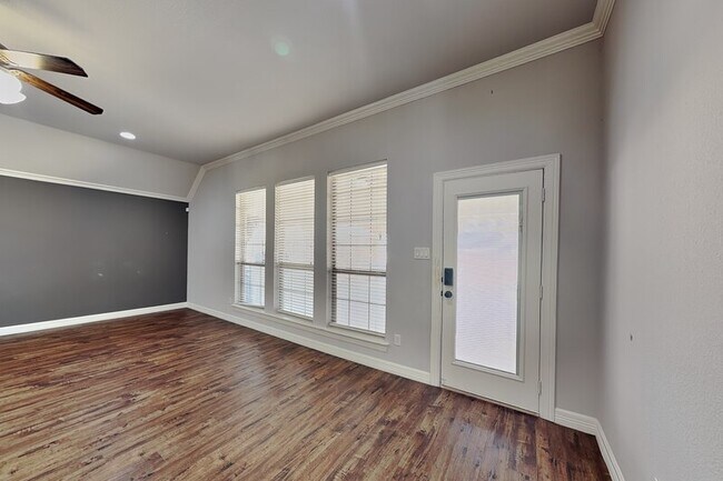 Building Photo - 601 Green Pointe Dr