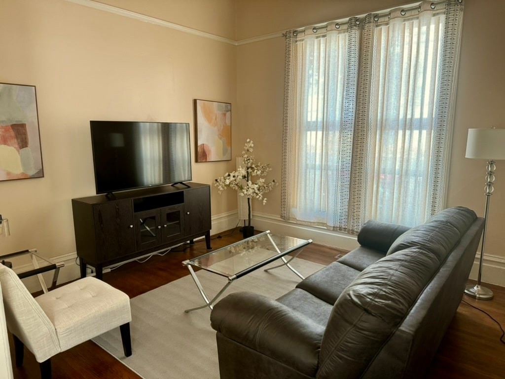 Foto principal - 1231 E 19th St