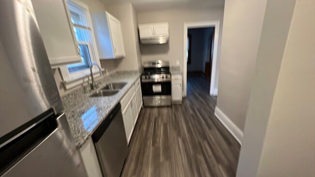 Foto del edificio - 592 Sanford Ave