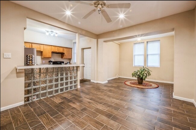 Photo - 1449 E 71st Pl (Chicago, IL) Apartment