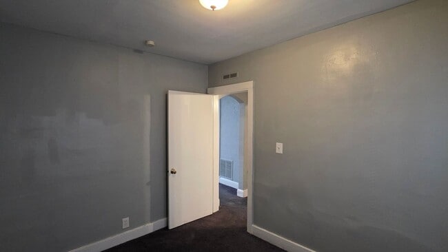 Building Photo - 7542 Meadow Ave