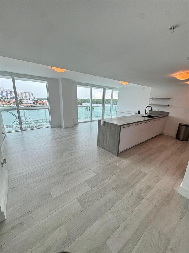 Building Photo - 400 Sunny Isles Blvd
