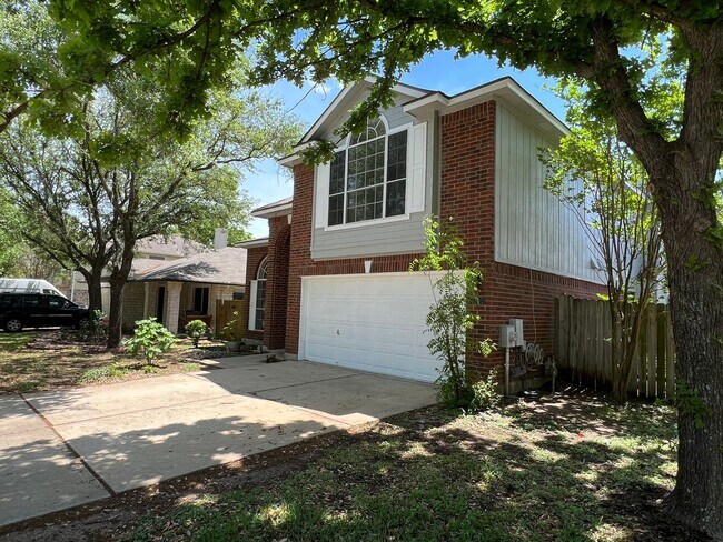 Foto del edificio - Two-story 3 bedroom (+1 bonus loft) and 2....
