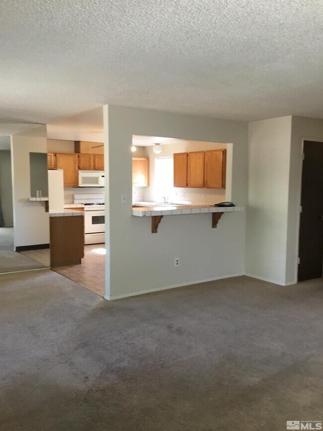 Building Photo - 832 E Greenbrae Dr