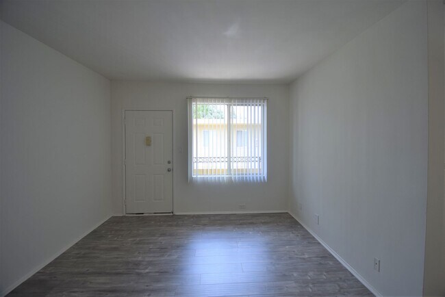 Foto del edificio - 4565 Hazeltine Ave