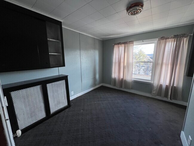 Building Photo - 827 Watertown Ave