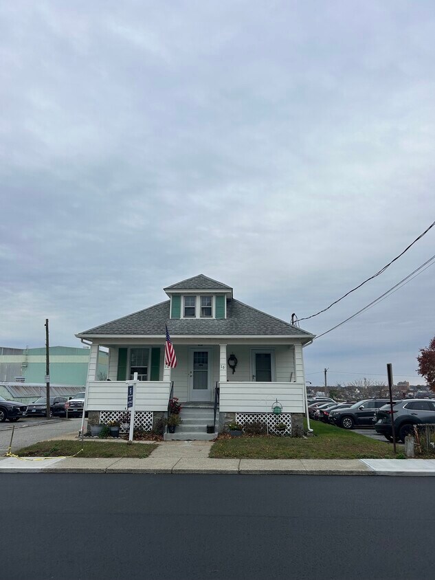 Foto principal - 14 Denison Ave