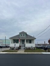 Building Photo - 14 Denison Ave