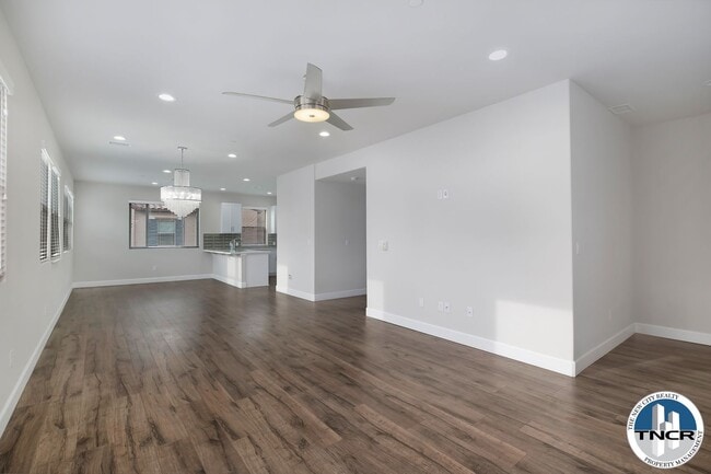 Foto del edificio - Luxury 4-Bedroom, 3.5-Bathroom Townhouse #28 in Santa Fe Springs