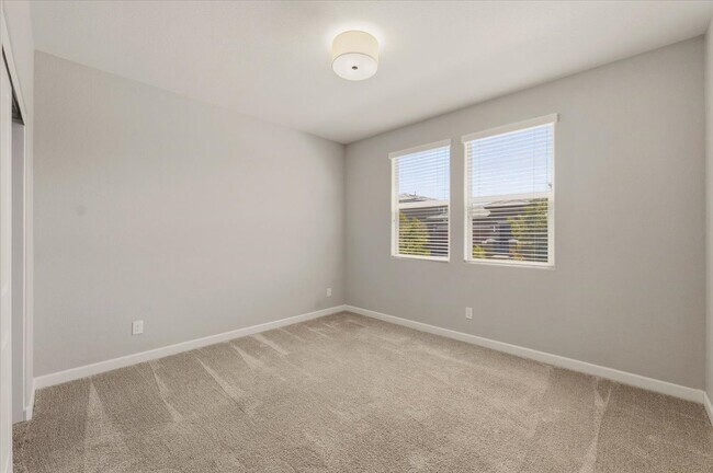 Foto del edificio - 808 Elmstone Pl
