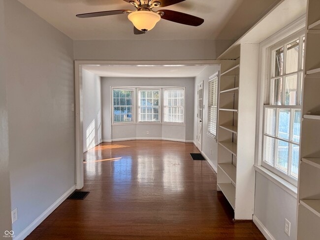 Foto del edificio - 1524 E 54th St