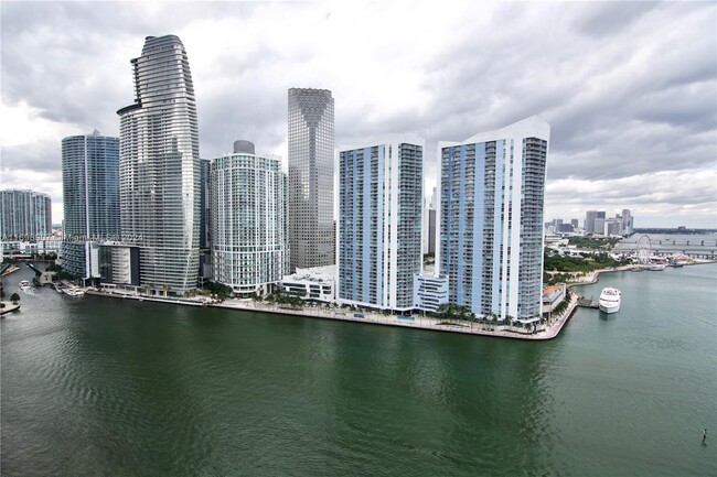 Foto del edificio - 888 Brickell Key Dr