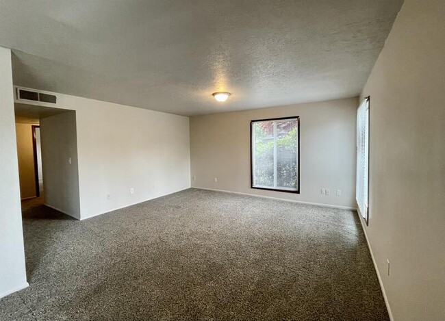 Foto del edificio - 1634 Madras St SE