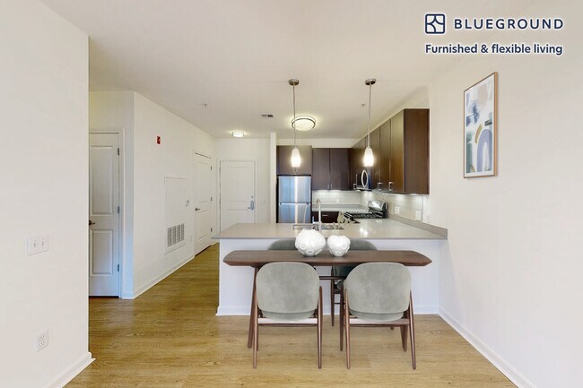 Foto del edificio - 333 Great River Rd