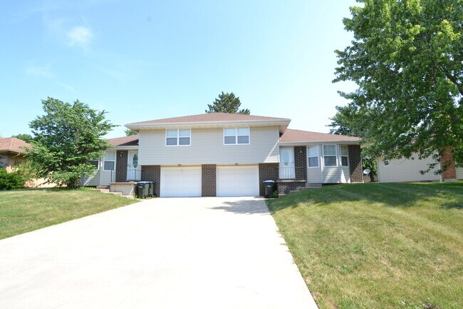 Building Photo - 715 Erin Pl