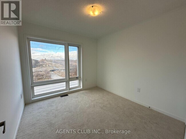 Photo du bâtiment - 761 Conlin Rd E