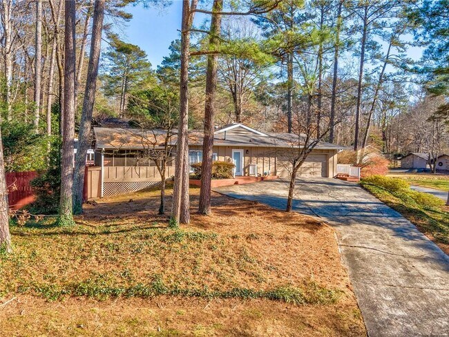 Building Photo - 1392 E Bank Dr