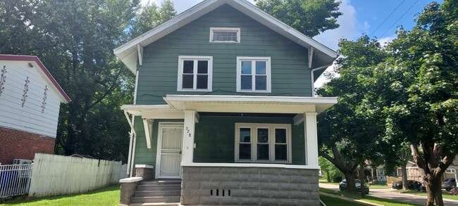 Building Photo - 328 Royal Ave
