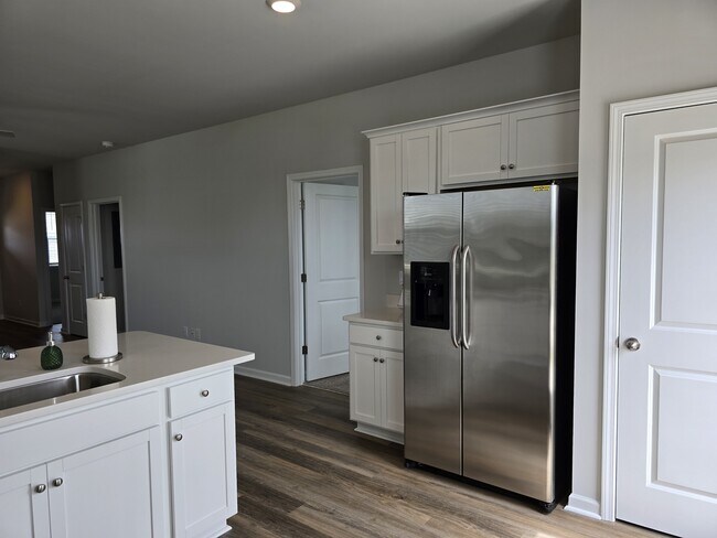 Building Photo - 77 Bonaparte St