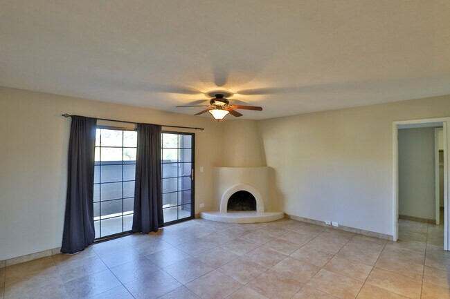 Building Photo - 7557 N Dreamy Draw Dr