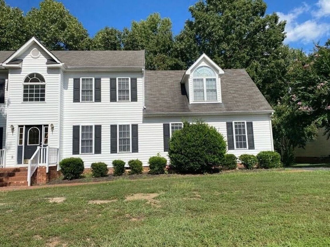 Primary Photo - Bayhill Pointe - 4 Bedroom 2 1./2 Bath Col...