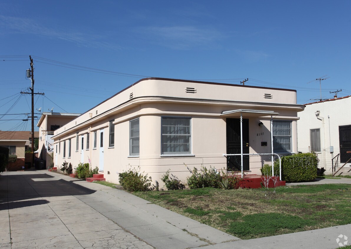 Foto principal - 8157 Commercial Pl