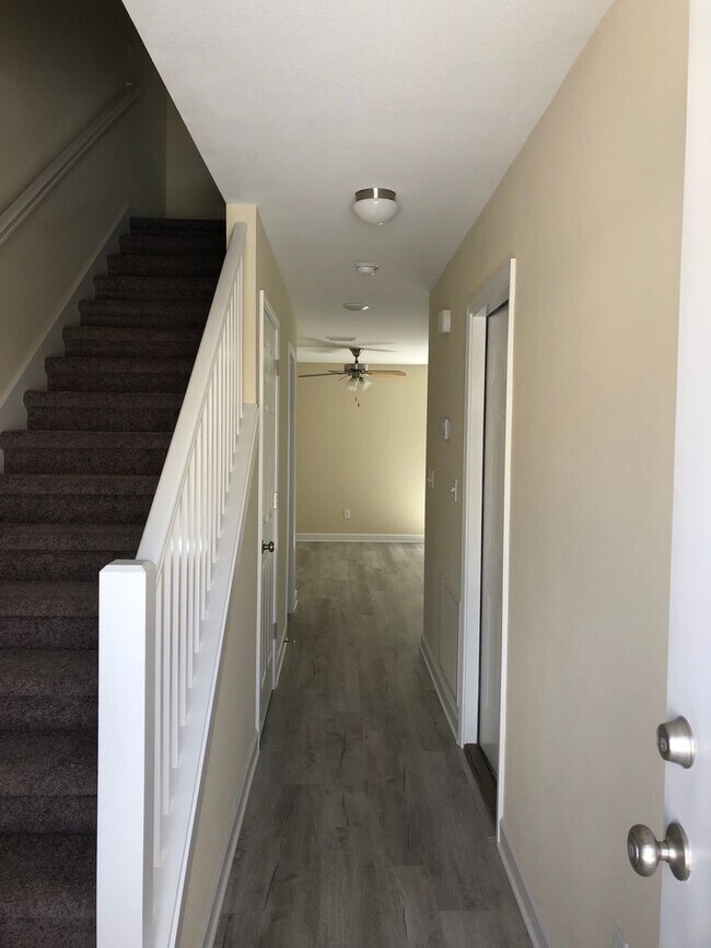 Foto del edificio - 3 bedroom, 2.5 bath town-home,near TAFB