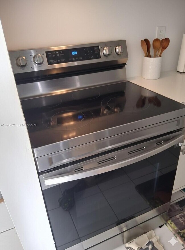 Foto del edificio - 5841 NW 61st Ave