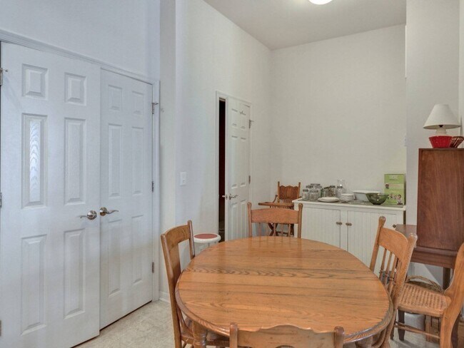 Building Photo - 161 Brookwood Dr