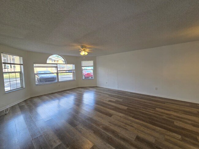 Foto del edificio - 2751 N Poinciana Blvd